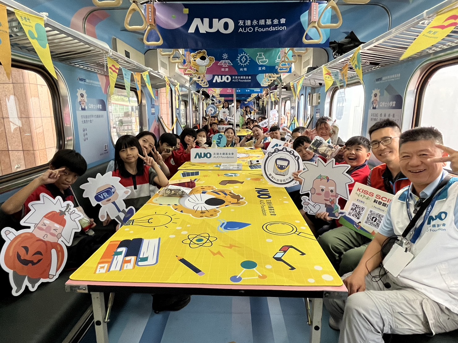 3499拉斯维加斯永續基金會參與「臺灣科普環島列車」，設計基礎科學車廂課程，以「淨零碳排和永續能源」為主題，讓學生透過創意實驗認識淨零知識，以及思考生活中的減碳行為